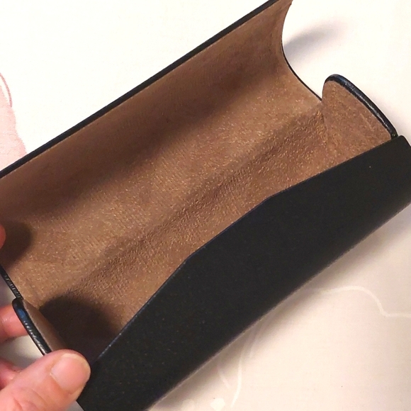 Burberry black glasses case - Picture 7 of 12